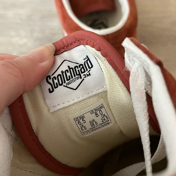 Vans - Picture 2 of 7